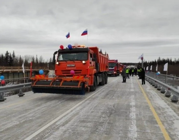 Новый мост взамен аварийного открыли в промышленном районе Якутии через реку Нюя