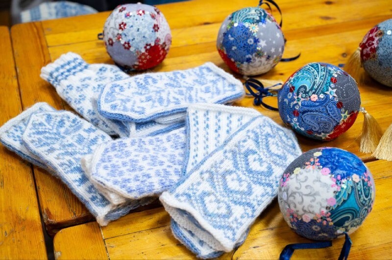 Новогоднюю ель Омской области на ВДНХ украсят изделиями народных мастеров