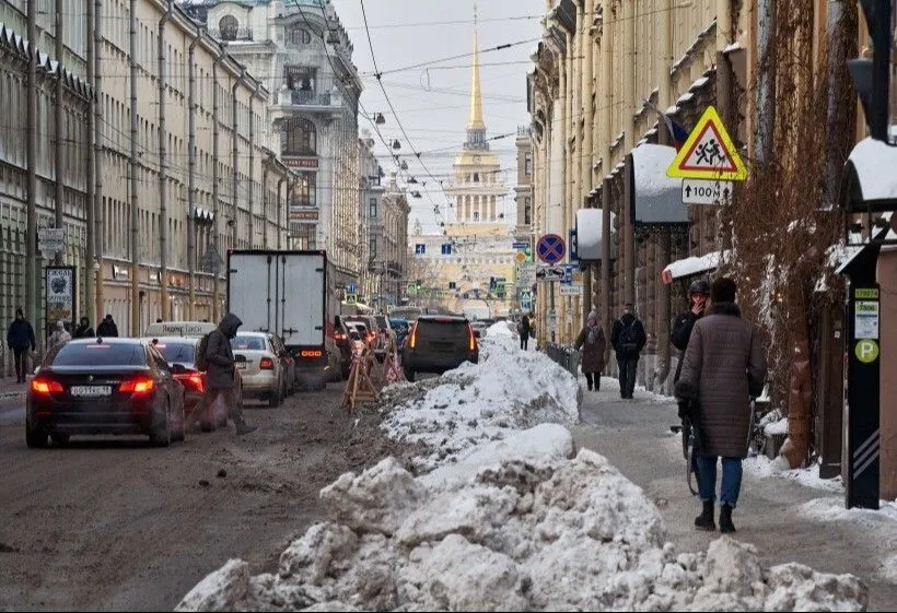 Высота снежного покрова в Петербурге превысила метр