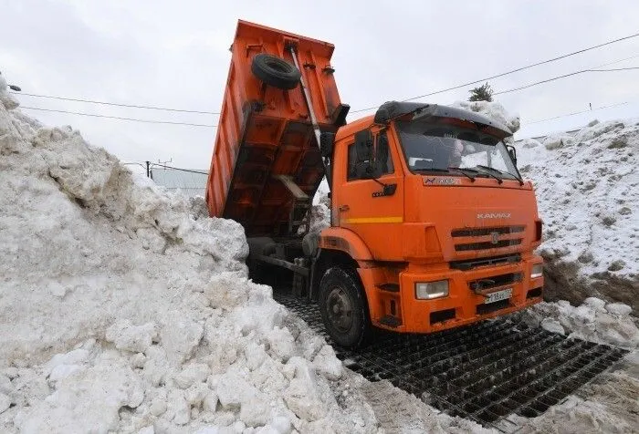 Убранный в Екатеринбурге снег планируют растапливать и сливать в канализацию