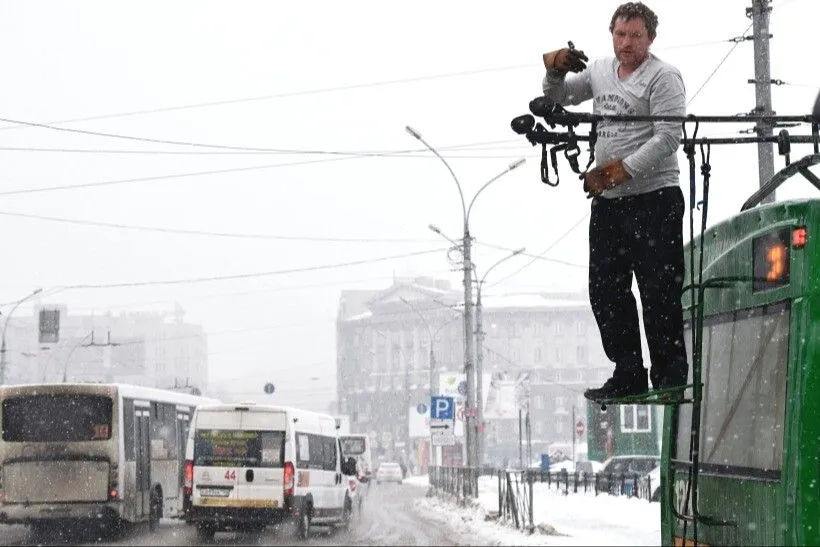 Движение троллейбусов приостановлено в Орле из-за обледенения контактной сети