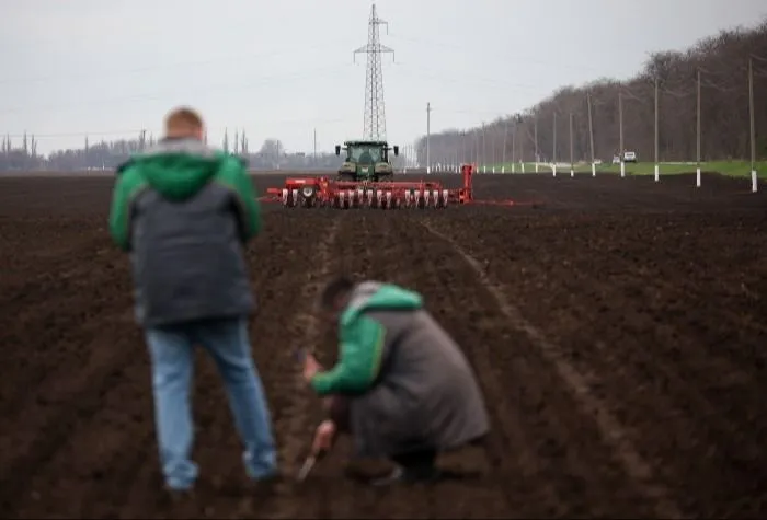 Почти 20 млрд руб. дополнительно направят на проведение весенне-полевых работ