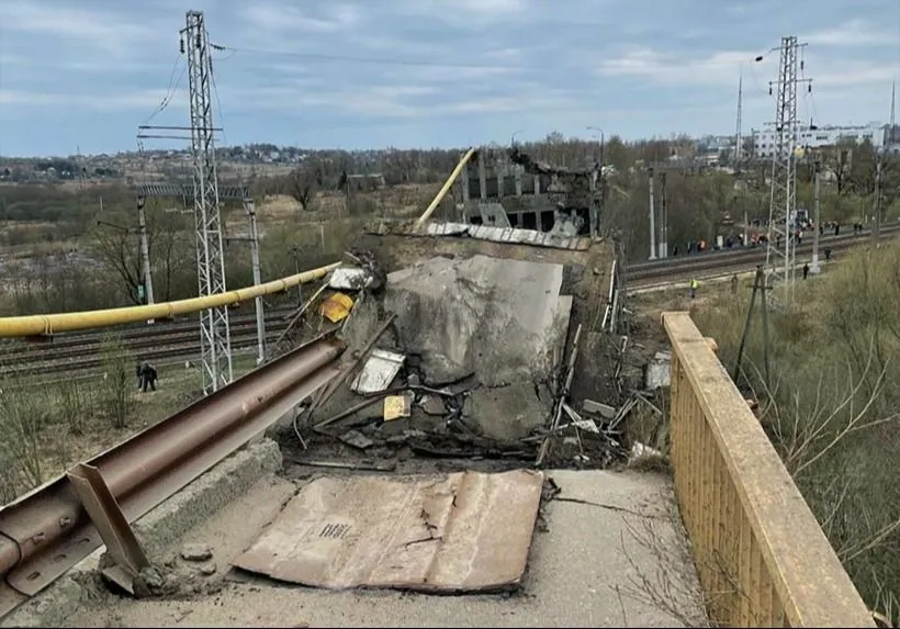 Последствия обрушения моста в Вязьме устраняют более 500 человек