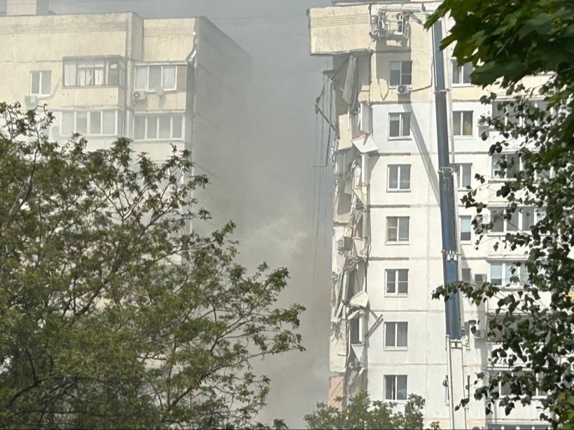 Есть угроза обрушения поврежденной обстрелом многоэтажки в Белгороде - Минстрой