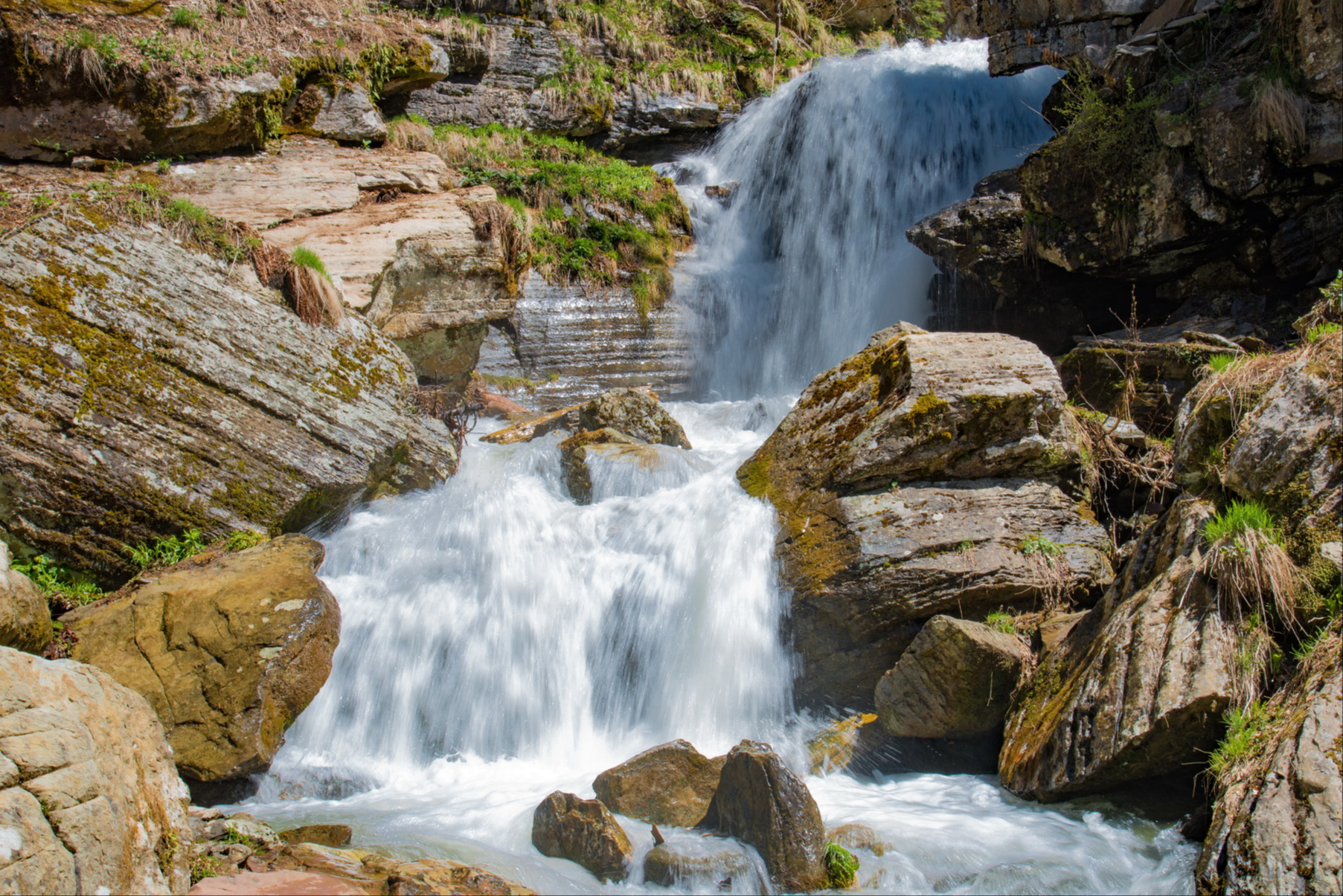 В горах Сочи открылся для посещения парк водопадов "Менделиха"
