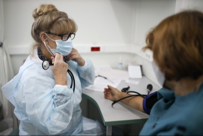 Почти в три раза увеличили размер соцвыплат медикам в Свердловской области