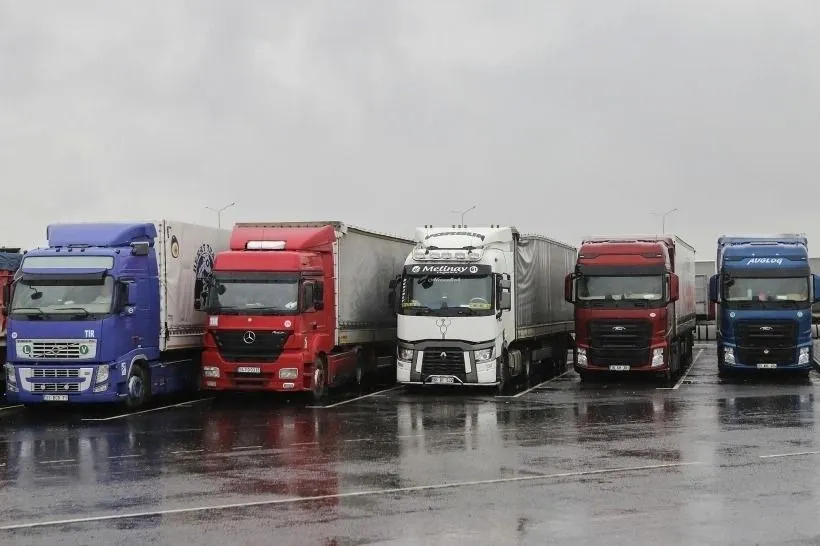 Движение большегрузов ограничат на участке М5 под Самарой из-за высокой загрузки