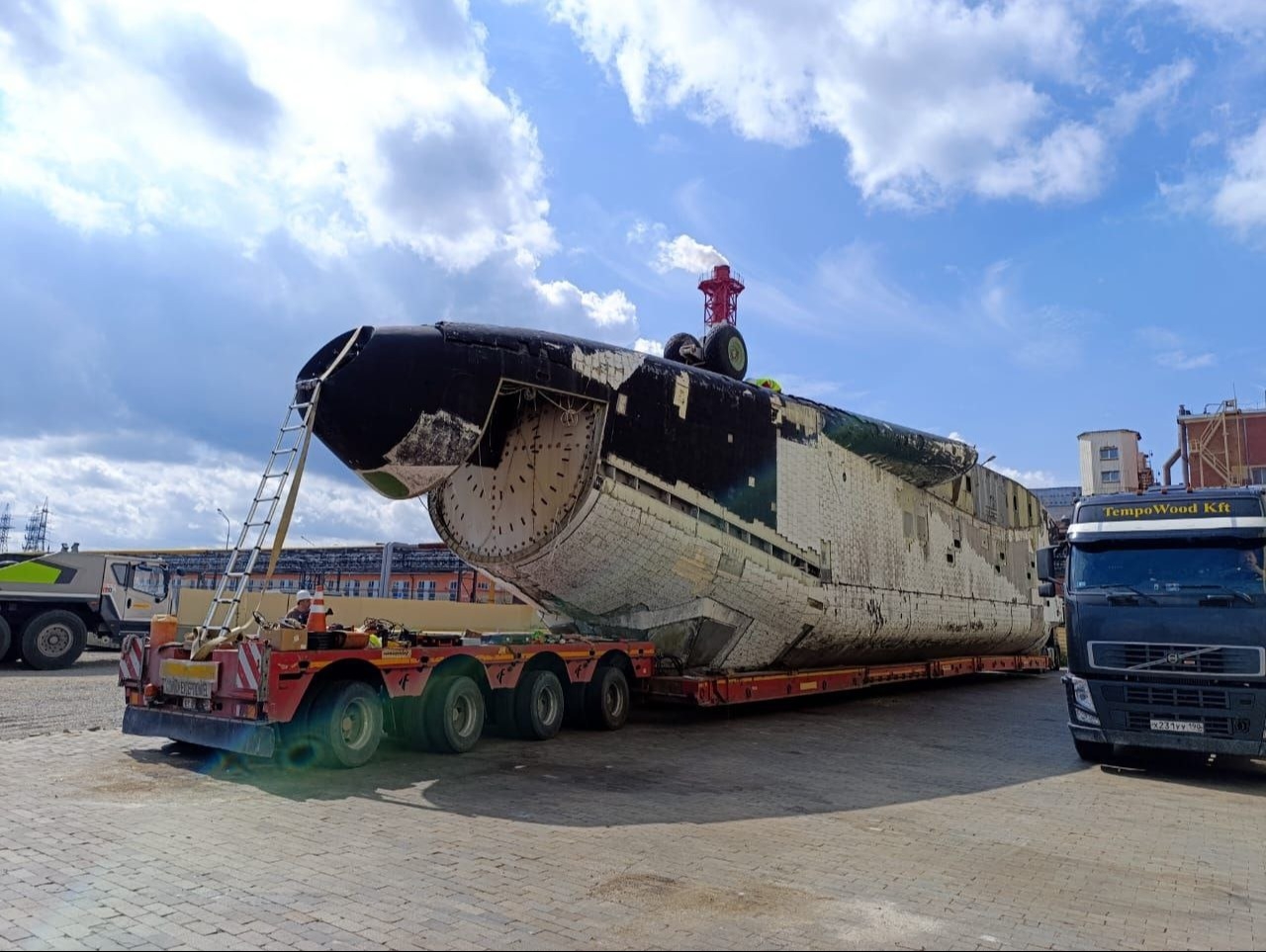 Космический корабль "Буран" привезли в музейный комплекс в Верхней Пышме