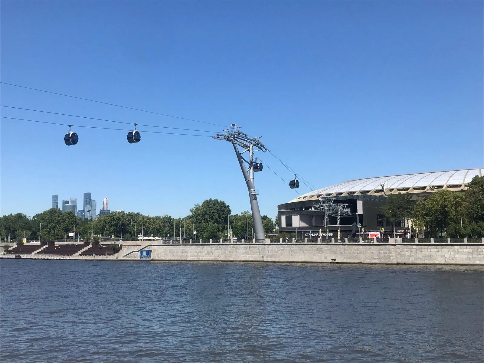 Выставка живописи "Городские пейзажи" проходит в столичном Музее воды до 30 сентября