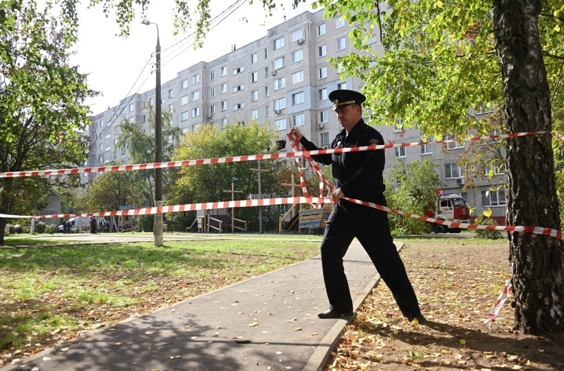 Один человек пострадал, повреждено три машины в результате "хлопка" в Екатеринбурге