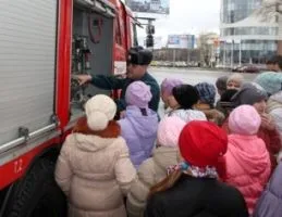 Воронежские спасатели провели для школьников экскурсию в Центре противопожарной пропаганды