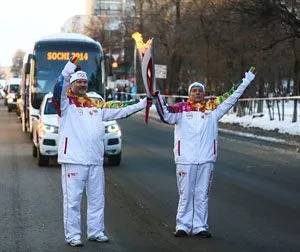 Герой марийских легенд Акпарс и богатырь Акпатыр встретили Олимпийской огонь в Марий Эл