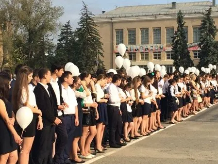 Жители и школьники Моздока почтили память жертв бесланской трагедии