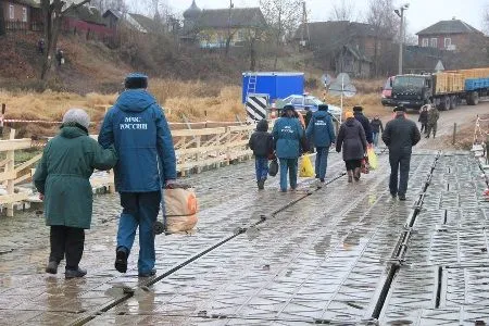 В Смоленской области восстановили движение автотранспорта через Западную Двину