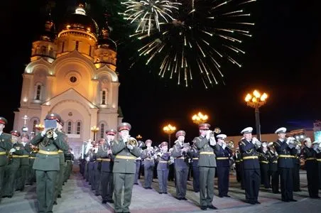 Международный военно-музыкальный фестиваль "Амурские волны" посвятили юбилею Победы