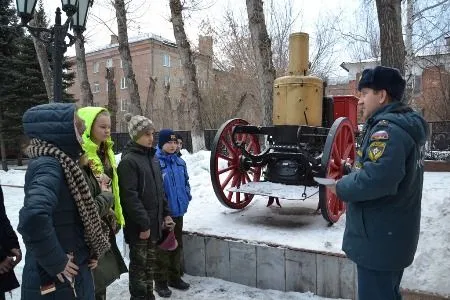 Сотрудники МЧС впервые провели квест-игру для челябинских школьников