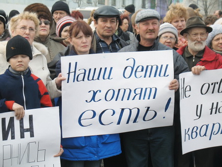 Рабочие завода "Радиоприбор" во Владивостоке, 8 месяцев не получавшие зарплату, готовы начать голодовку