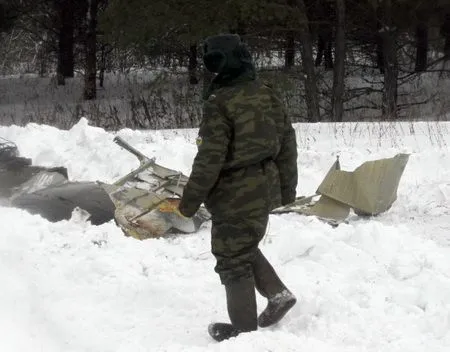 Военный самолет упал на частный сектор в Приморье