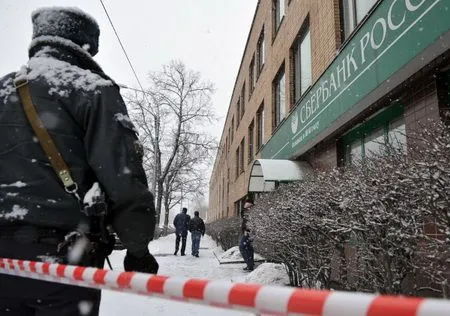 Неизвестные взорвали павильон Сбербанка в Южно-Сахалинске