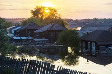 Уровень воды в реке Карасуль в тюменском Ишиме продолжает повышаться, в зоне подтопления около 450 домов