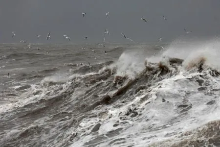 Сильный шторм ожидается ночью в море возле Курил