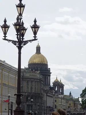 Прохладная погода с дождями и мокрым снегом возвращается в Петербург