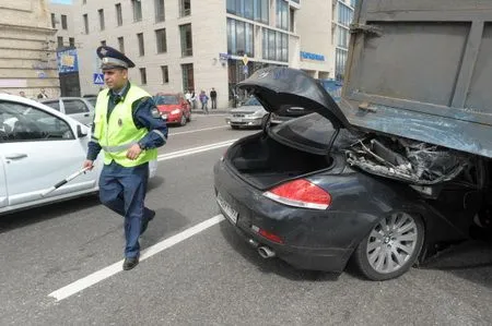 Полтора десятка автомобилей столкнулись в Омской области, пострадали семь человек