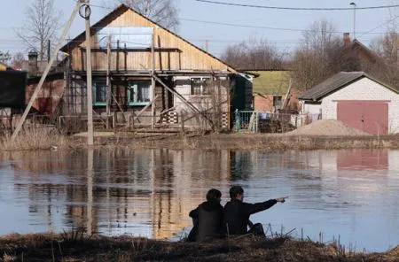 В подтопленных паводком районах Кирова восстановлено электроснабжение