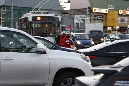 Движение транспорта на Бульварном кольце и Таганской улице сузят еще на одну полосу