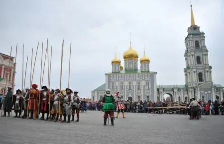 Тула отметит День России парадом ретроавтомобилей, шоу мотокаскадеров, флешмобом и концертами