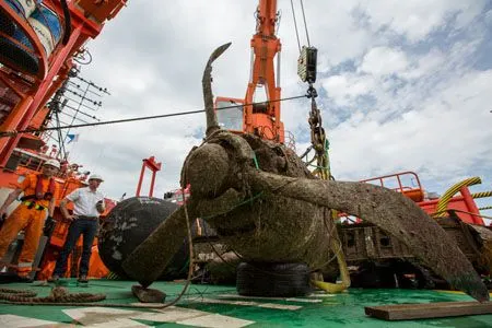 Поисковики подняли со дна Керченского пролива штурмовик Ил-2