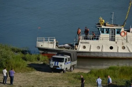 Спасатели подняли со дна Иртыша затонувшую в Омске прогулочную яхту