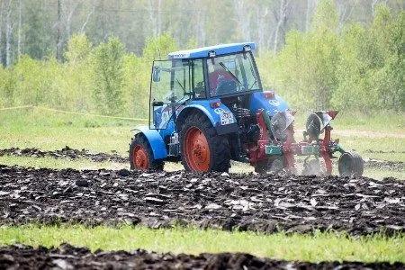 Лучшим пахарем России стал механизатор из Удмуртии