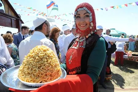 Отведать чак-чак и посмотреть на состязания батыров смогут гости Сабантуя в Тюменской области