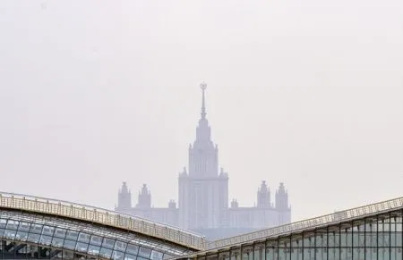 Причиной дымки над Москвой являются водяной пар и мелкая пыль от cибирских пожаров