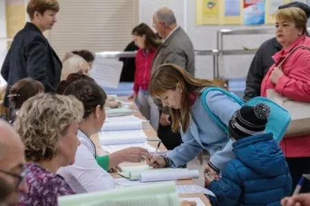 Менее половины избирателей СЗФО пришли на участки