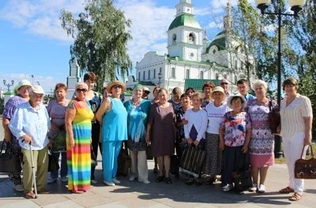 Тюменские пенсионеры в университете третьего возраста смогут бесплатно научиться изготавливать ковры и говорить на английском