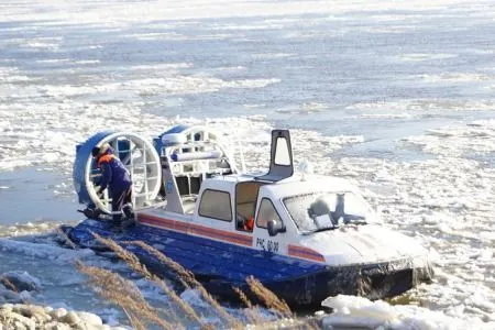 Застрявших на острове рыбаков спасли в Хабаровске