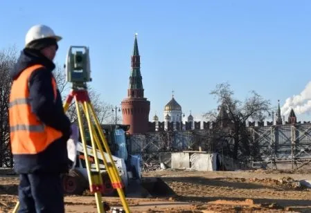 До открытия парка "Зарядье" осталось меньше года, уверен Собянин