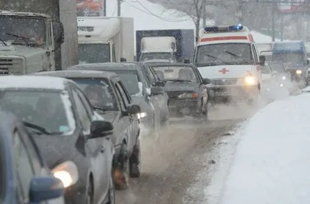 Более десятка автомобилей столкнулись под Краснодаром из-за гололеда