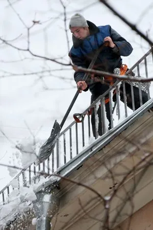 Три воспитанника детского сада в Коми госпитализированы после падения на них снега, возбуждено дело