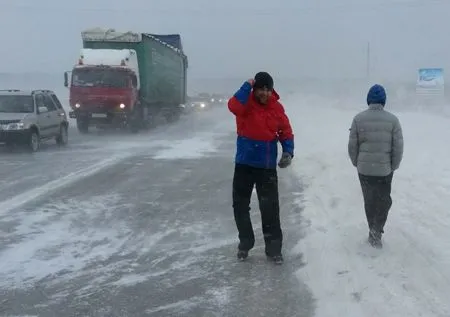 Трасса "Кола" открыта после метели в Заполярье