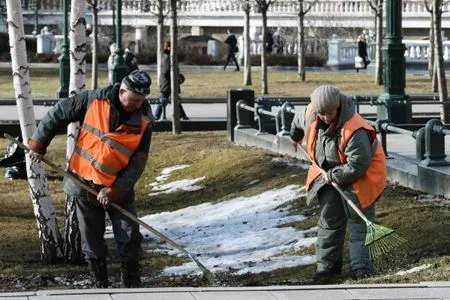 Температура в столице на семь градусов выше климатическую норму