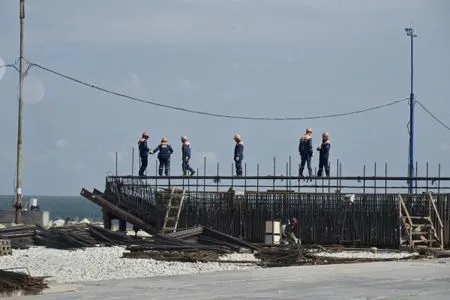 РЖД планирует закончить строительство железнодорожного моста через Амур в 2018 году