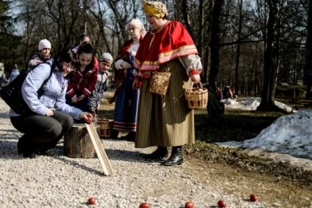 Большинство россиян останутся на Пасху в стране