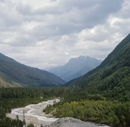 Подъем уровня воды в реках, сильные дожди и грозы прогнозируют в Сочи