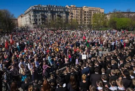 Полумиллионный "Бессмертный полк" в Петербурге пройдет по Невскому проспекту под музыку