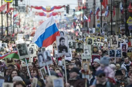 "Бессмертный полк" собрал в Петербурге около 700 тыс. человек