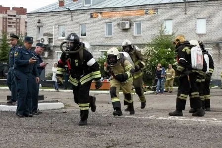 Лучших газодымозащитников Петербурга определят соревнования на полигоне МЧС