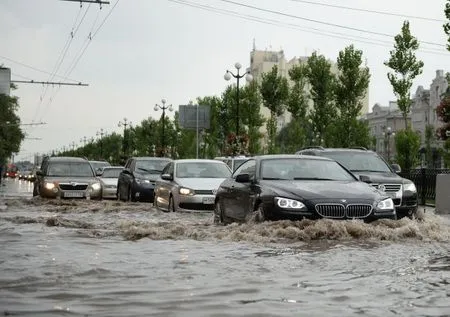 Ливни с градом парализовали движение на улицах Владикавказа